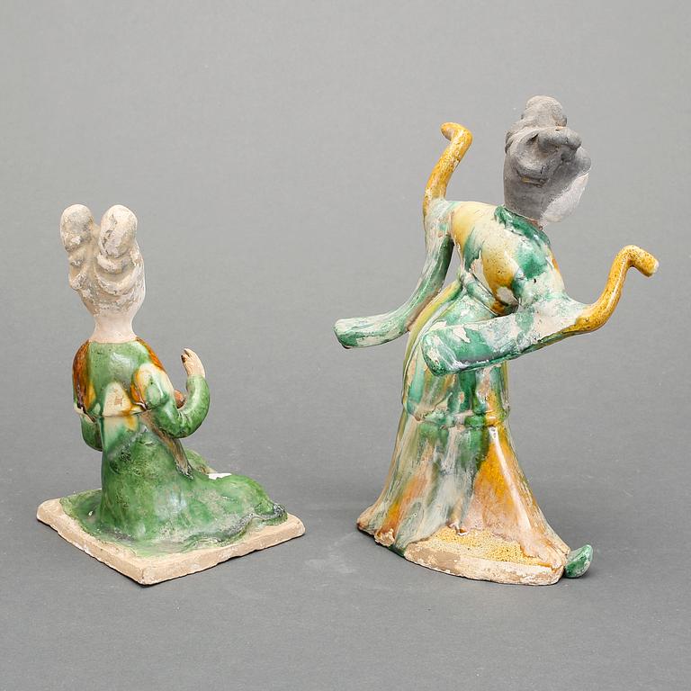 FIGURINER, 2 st, lergods, Kina, 1900-tal.