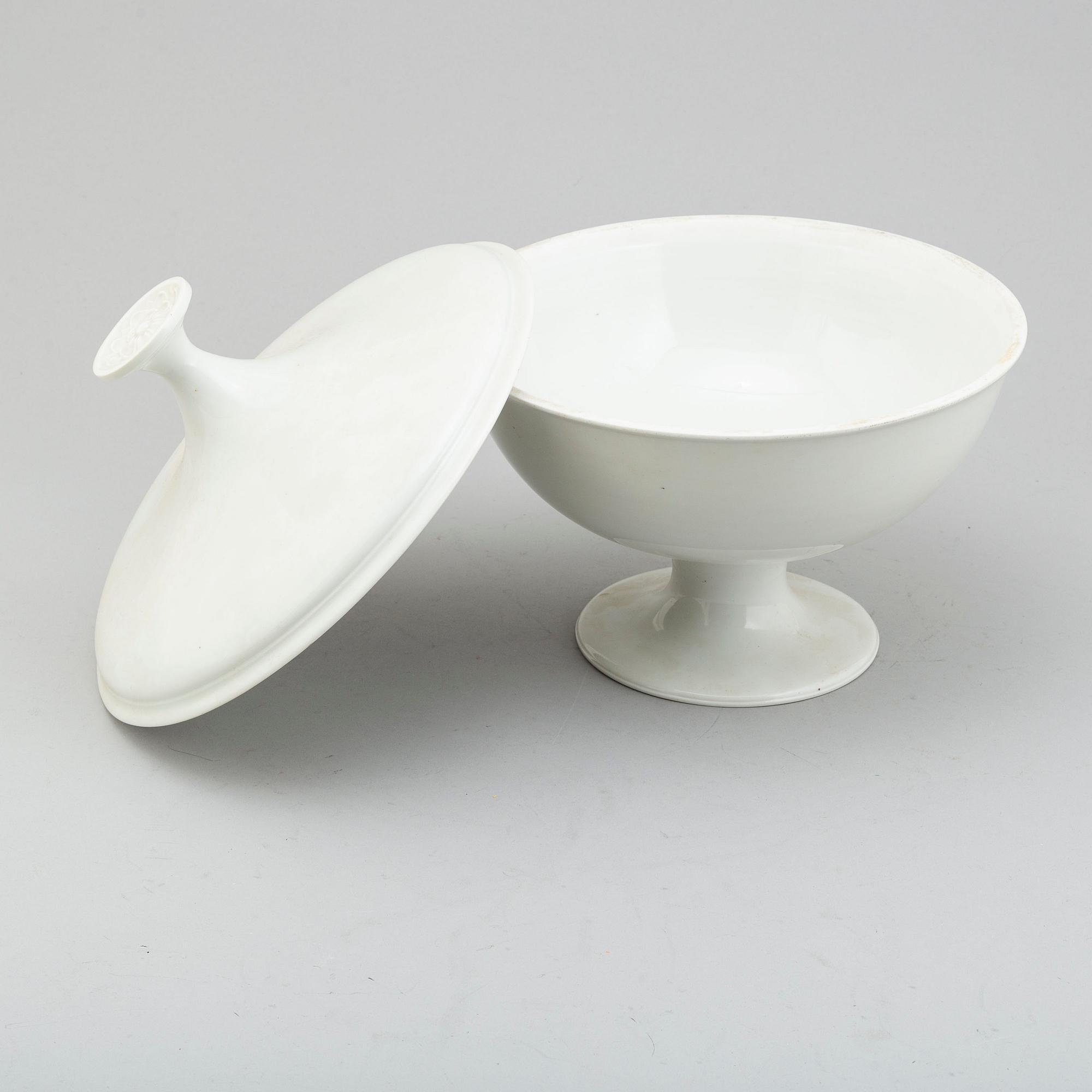 A Berlin tureen with cover, 19th century.