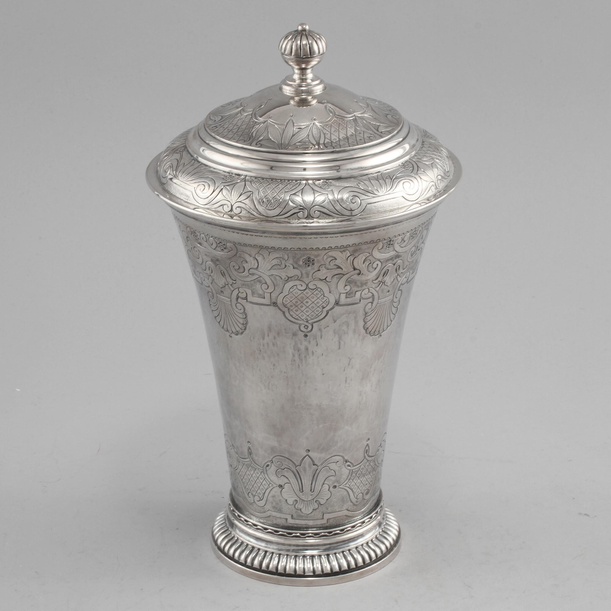 BÄGARE MED LOCK, sterlingsilver, svenska importstämplar, 1900-tal. Vikt 840 g.