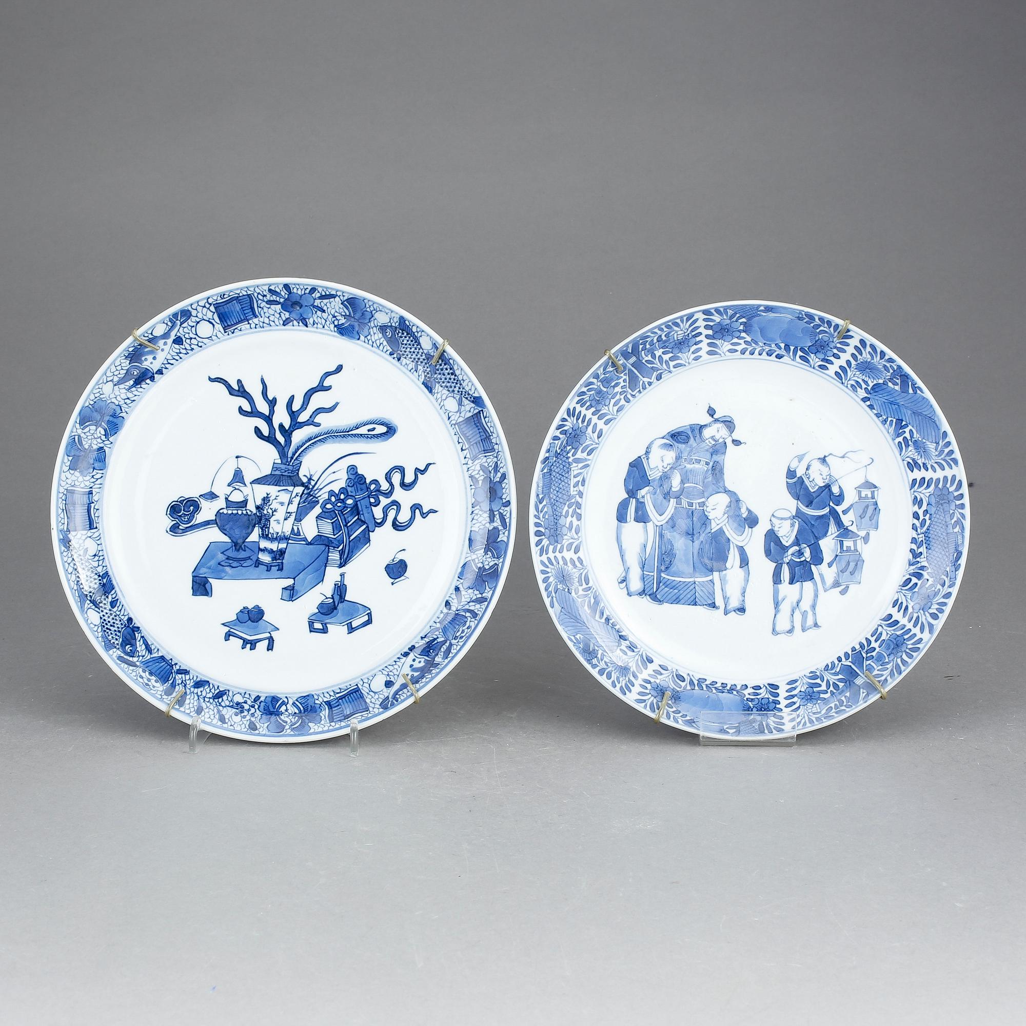 TALLRIKAR, 2 st, porslin. Kina, 1800-tal.