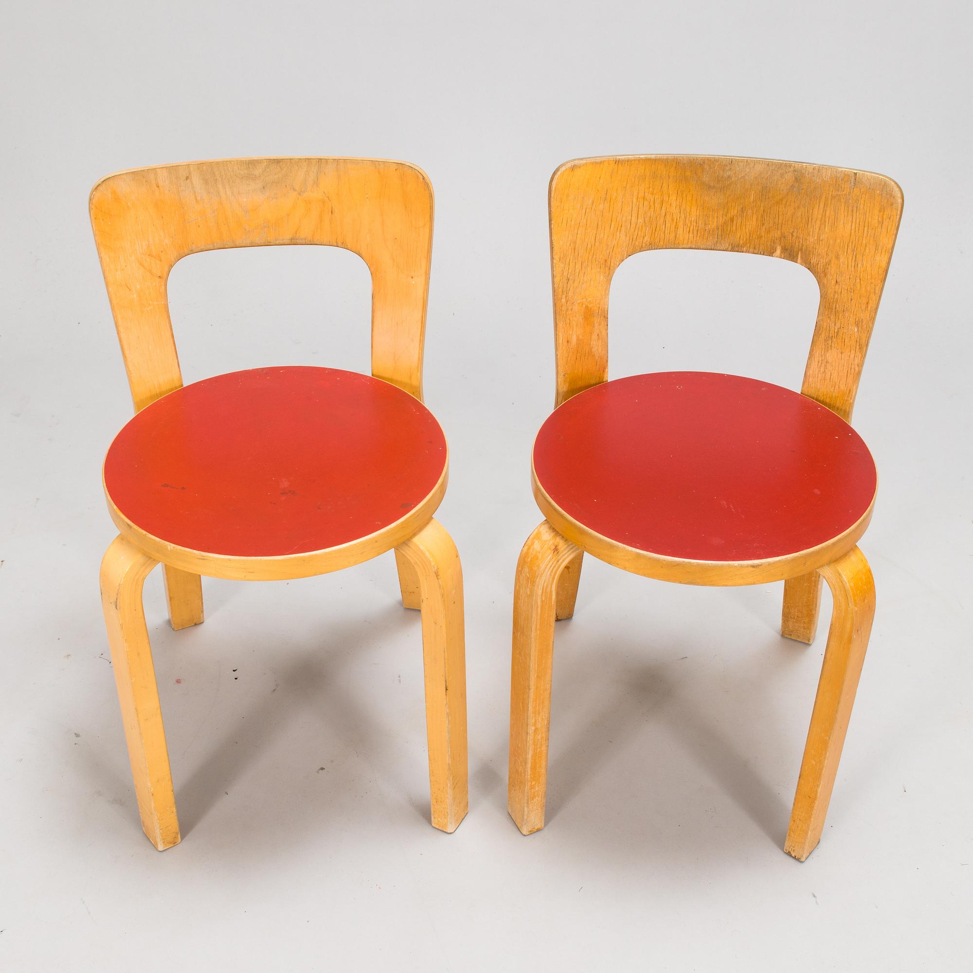 Alvar Aalto, a mid 20th century 'DL85' folding table, seven chairs for Artek.