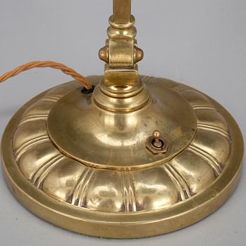 SKRIVBORDSLAMPA, 1900-talets första hälft.