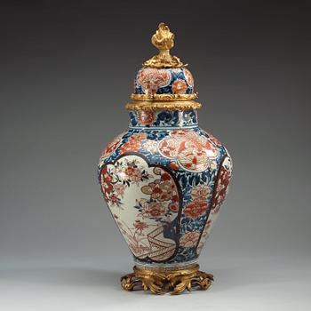 A Japanese gilt bronze imari vase, Genroku, circa 1700.