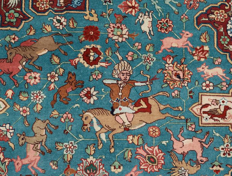 A CARPET. An old Tabriz. 339 x 244,6 cm.