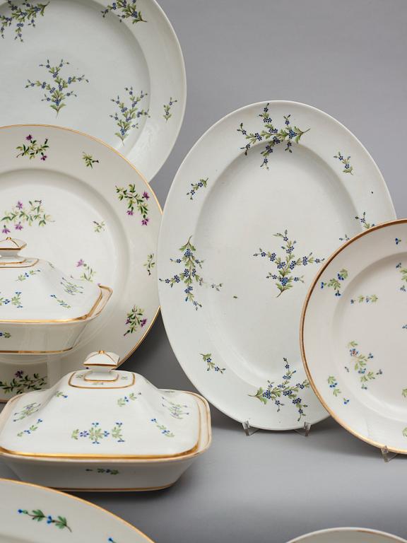 SERVISDELAR, 15 stycken, porslin. Frankrike, Paris, 1800-tal.
