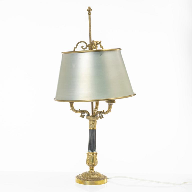 Einar Bäckströms Metallvarufabrik, bordslampa, modell 5412, sk. "Bouillottelampa", 1900-talets andra hälft.