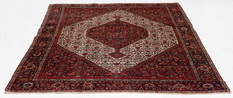 Matta, Sannolikt Feraghan, västra Iran, Omkring år 1900, ca 191 x 129 cm.