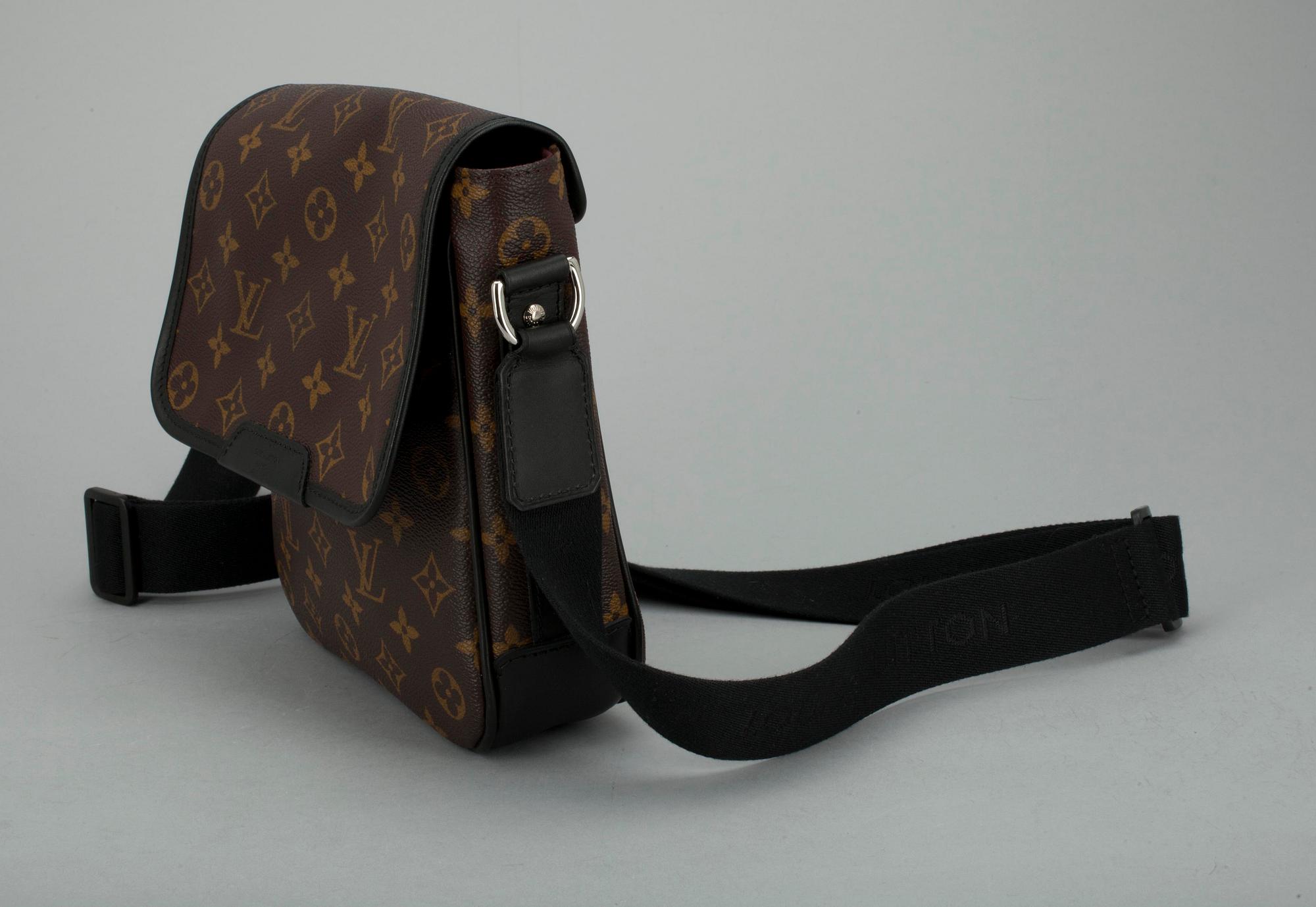 CROSSBODY, "Bass PM", Louis Vuitton.