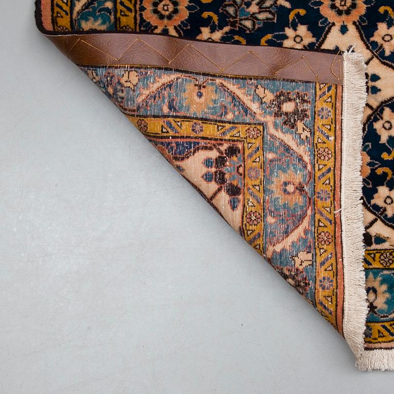 MATTO, Veramin, Iran. Noin 162x109 cm.