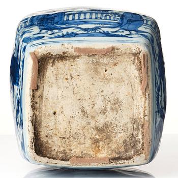 A blue and white jar, Ming dynasty, Wanli (1572-1620).