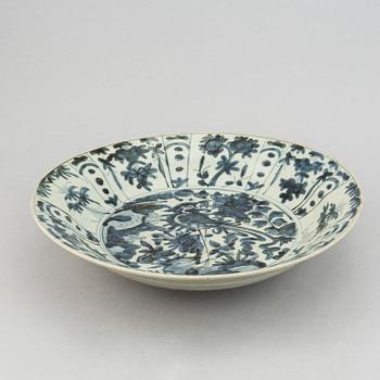 A blue and white dish, Mingdynasty, Swatow, for the South East Asian market.