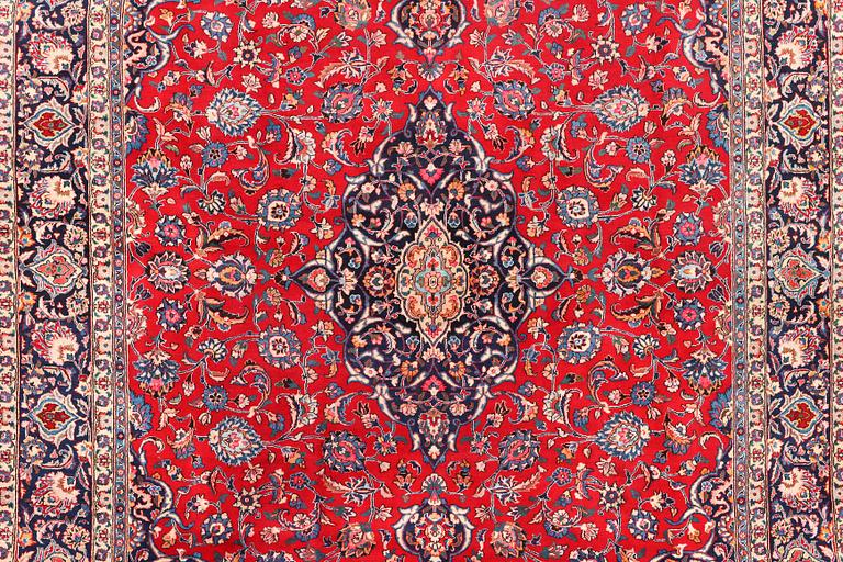 A Keshan carpet, c. 390 x 290 cm.