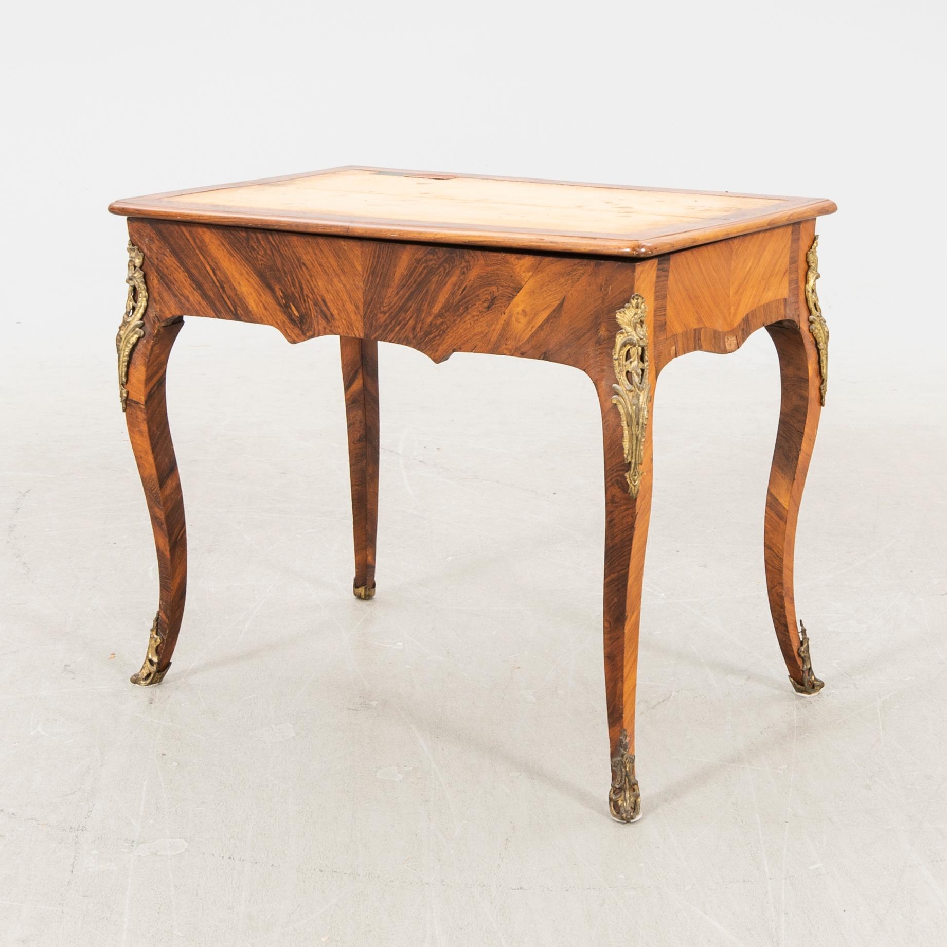 Damskrivbord Louis XVI-stil omkring 1900.
