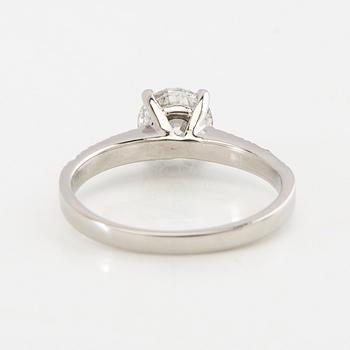 Ring 950 platina med GIA-inskriberad diamant ca 1,27 ct.