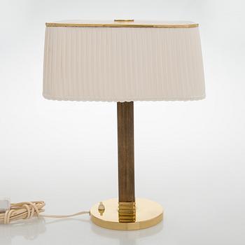 Paavo Tynell, A mid 20th century '5066' desk lamp for Taito Oy, Finland.