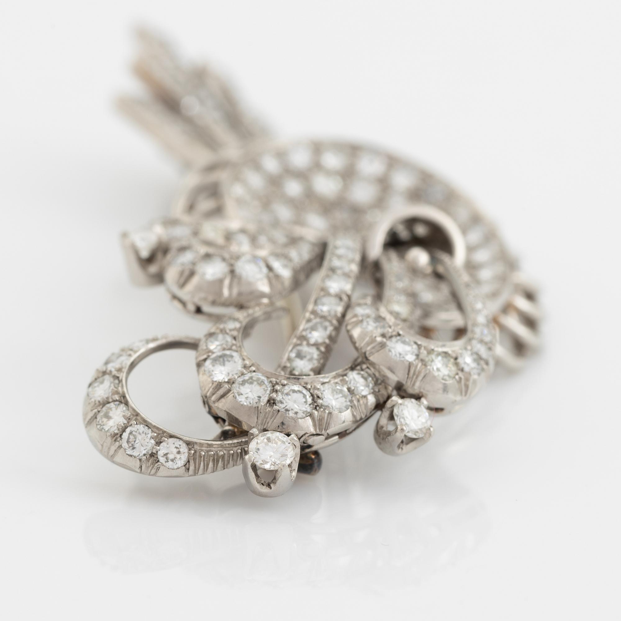 Platinum and brilliant cut diamond brooch. Ca 1930-40's.