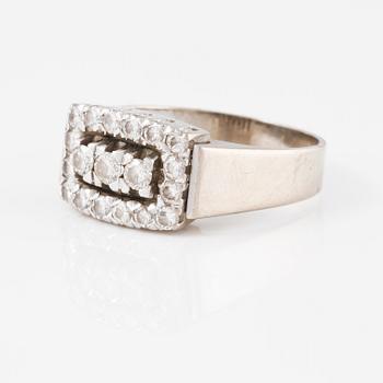 RING, 18K vitguld med briljantslipade diamanter 0.64 ct, Gustav Dahlgren & Co, Malmö. Vikt 6 gram.