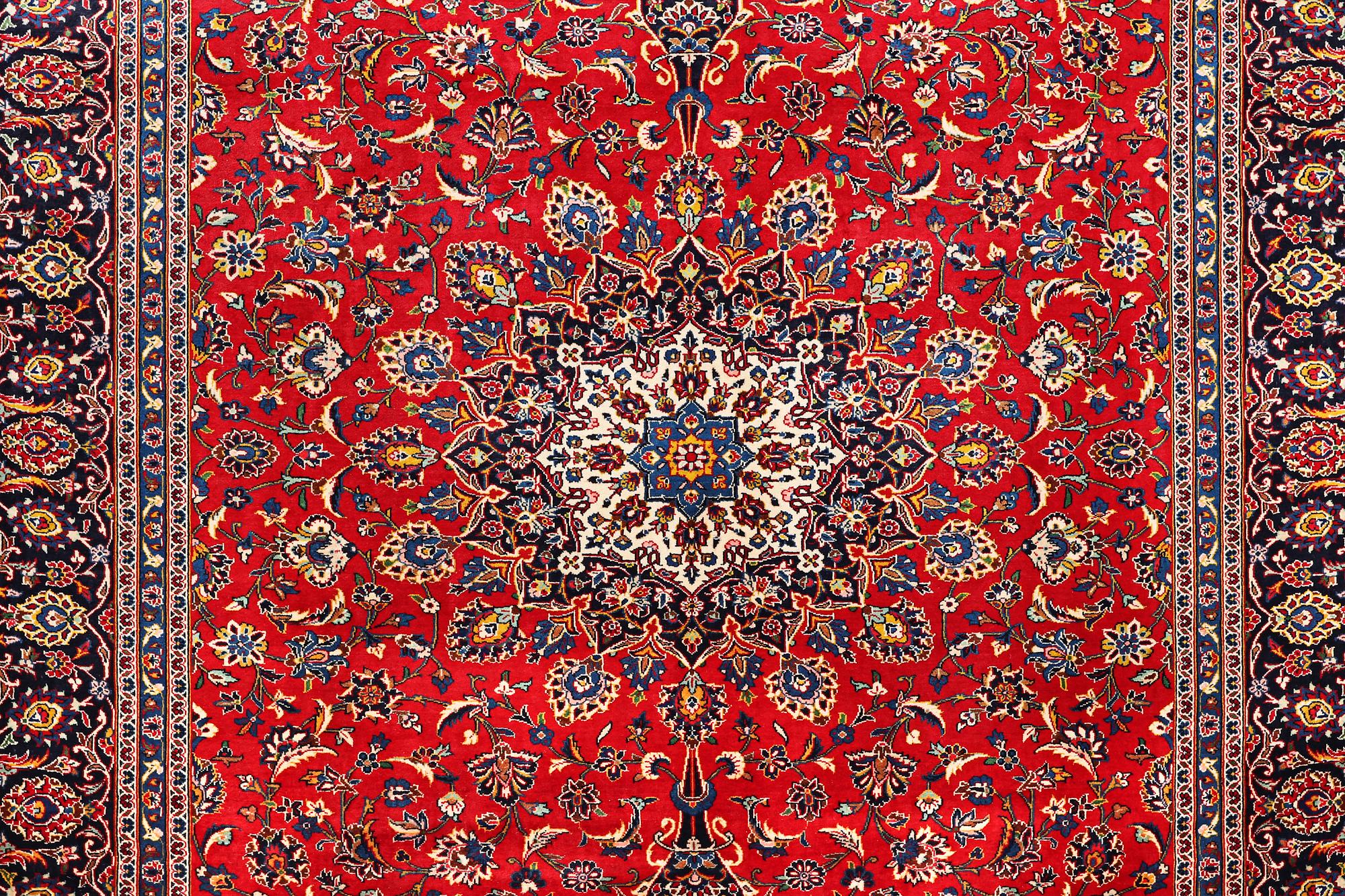 Matta, Keshan, ca 405 x 292 cm.