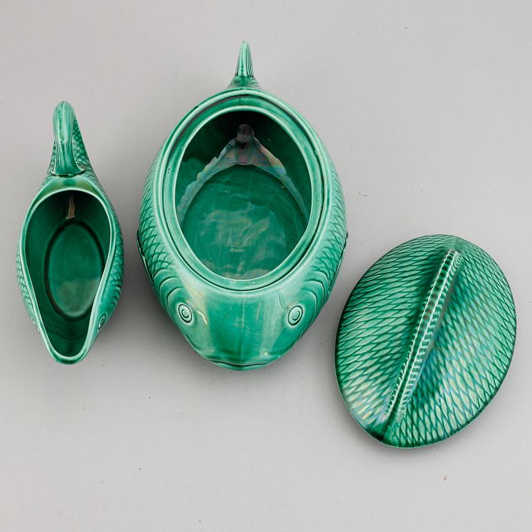 Two pieces faiance fish service by Sarreguemines, France.