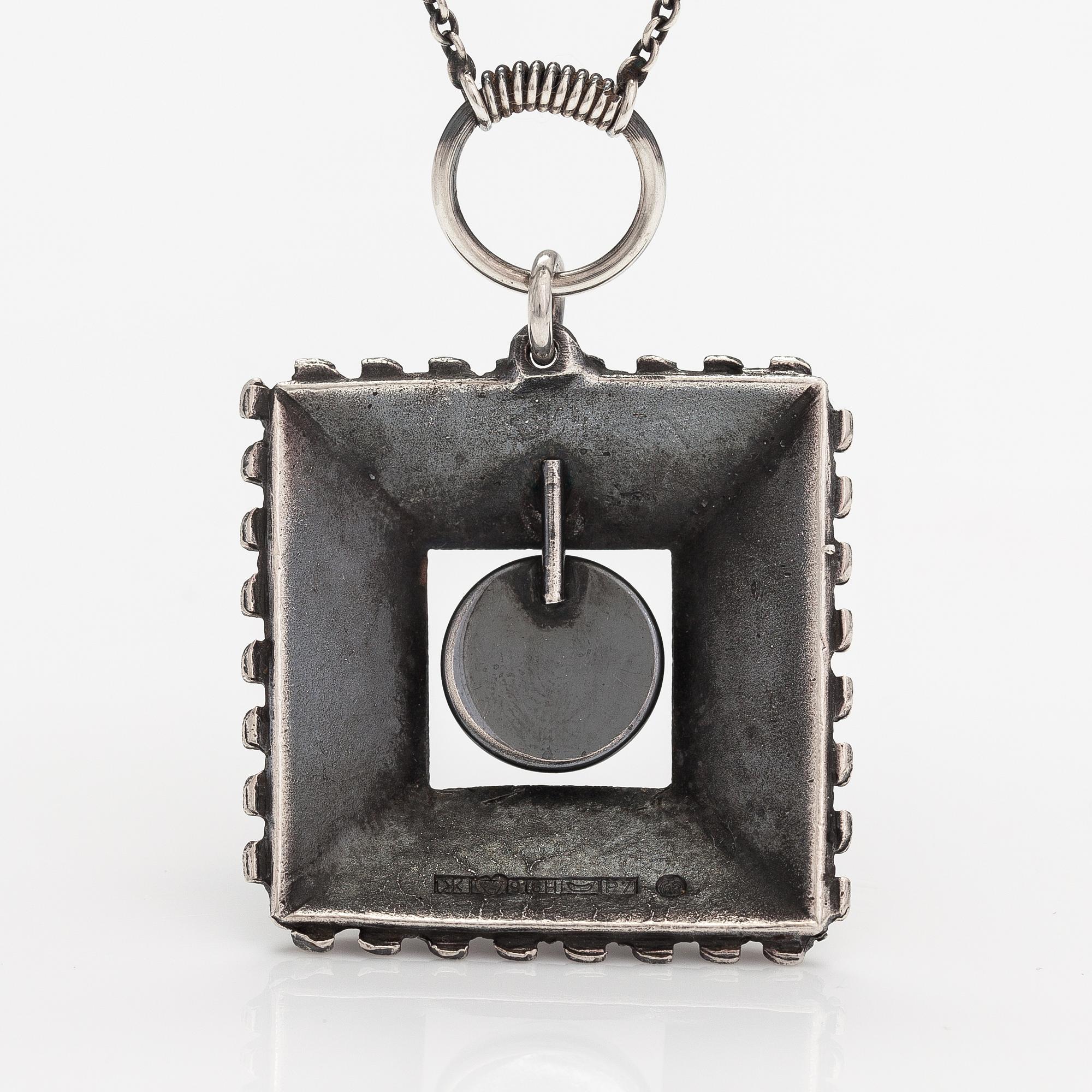 Pentti Sarpaneva, A silver necklace with a spectrolite, model 1413. Kalevala Koru, Helsinki 1968.