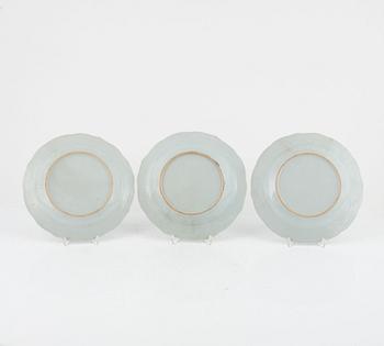 A set of seven famille rose dinner plates, Qing dynasty, Qianlong (1736-95).