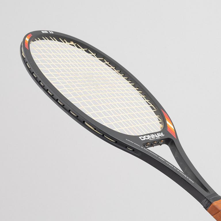 2 stycken tennisracketar. Donnay. Speciellt framtagna mid 25 racket i trä.