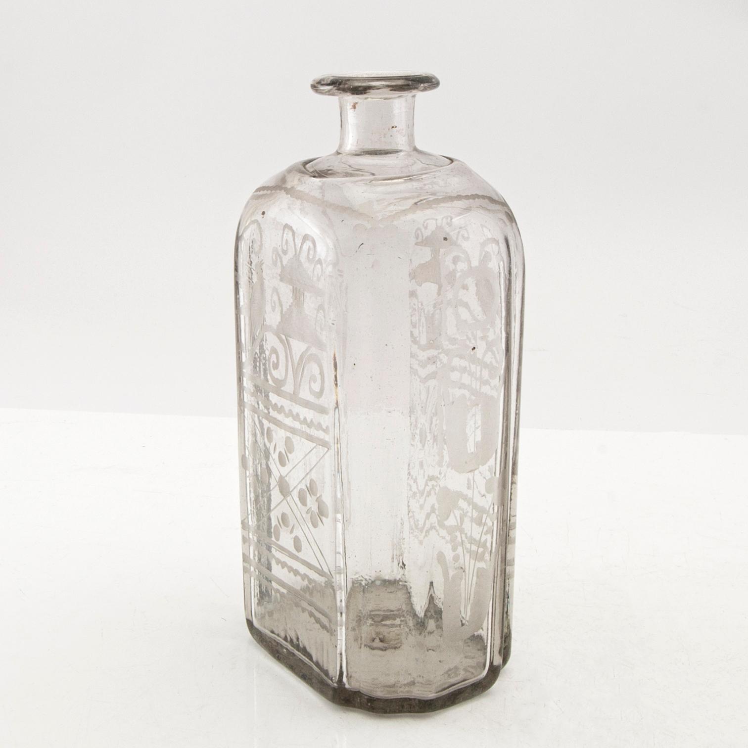 Flaska, glas. Troligen Skånska glasbruket, 1700-tal.