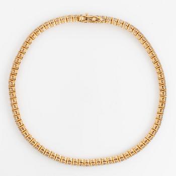 Tennisarmband 18K guld med briljantslipade diamanter.