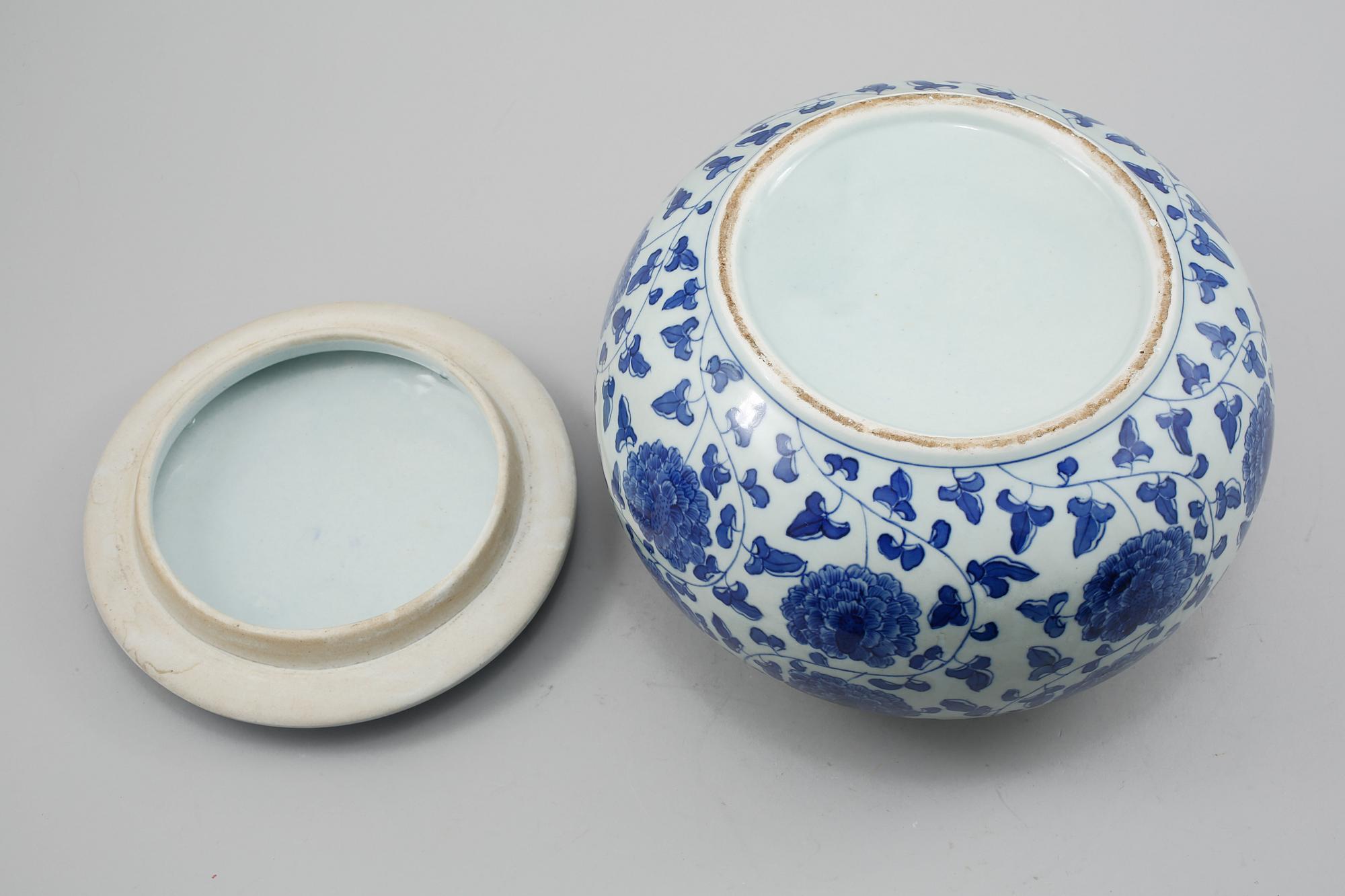 LOCKURNA, porslin, Kina, 1900-talets andra hälft.