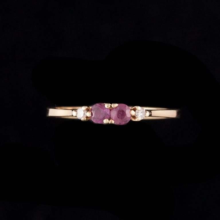 RING, 14K guld, ljusröda safirer, 8/8-slipade diamanter. Westerback, 1981. Vikt ca 1,5 g.