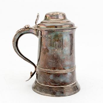 An English 18th century silver tankard mark of John King London 1778, weight 802 grams.