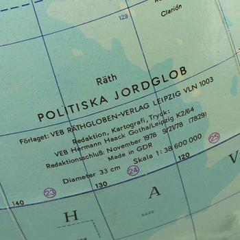 JORDGLOB, 1900-talets andra hälft, svart träfot.