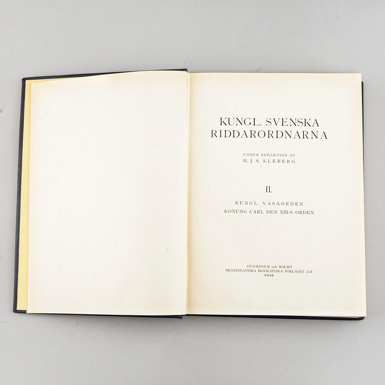 Bokverk, 2+3 vol, "Kungliga Svenska Riddarordnarna", I-II, 1935-36 och "De nordiska ländernas riddarordnar" I-III, 1942.