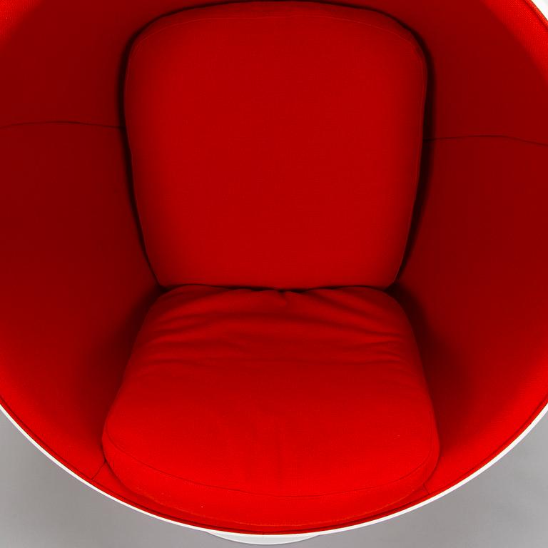 Eero Aarnio, pallotuoli, "Pallotuoli", Adelta 2000-luvun alku.