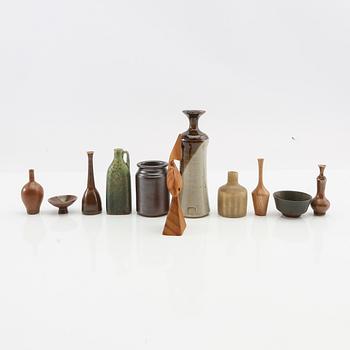 Miniatures, 11 pieces including Gunnar Nylund, Carl Harry Stålhane, and John Andersson in ceramic and wood.