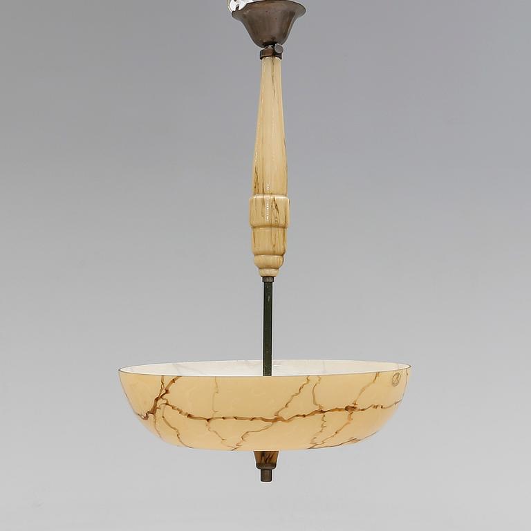 TAKLAMPA, 1900-talets första hälft. Höjd ca 70 cm.