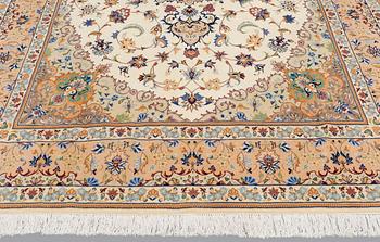 A carpet, Tabriz, ca 385 x 247 cm.