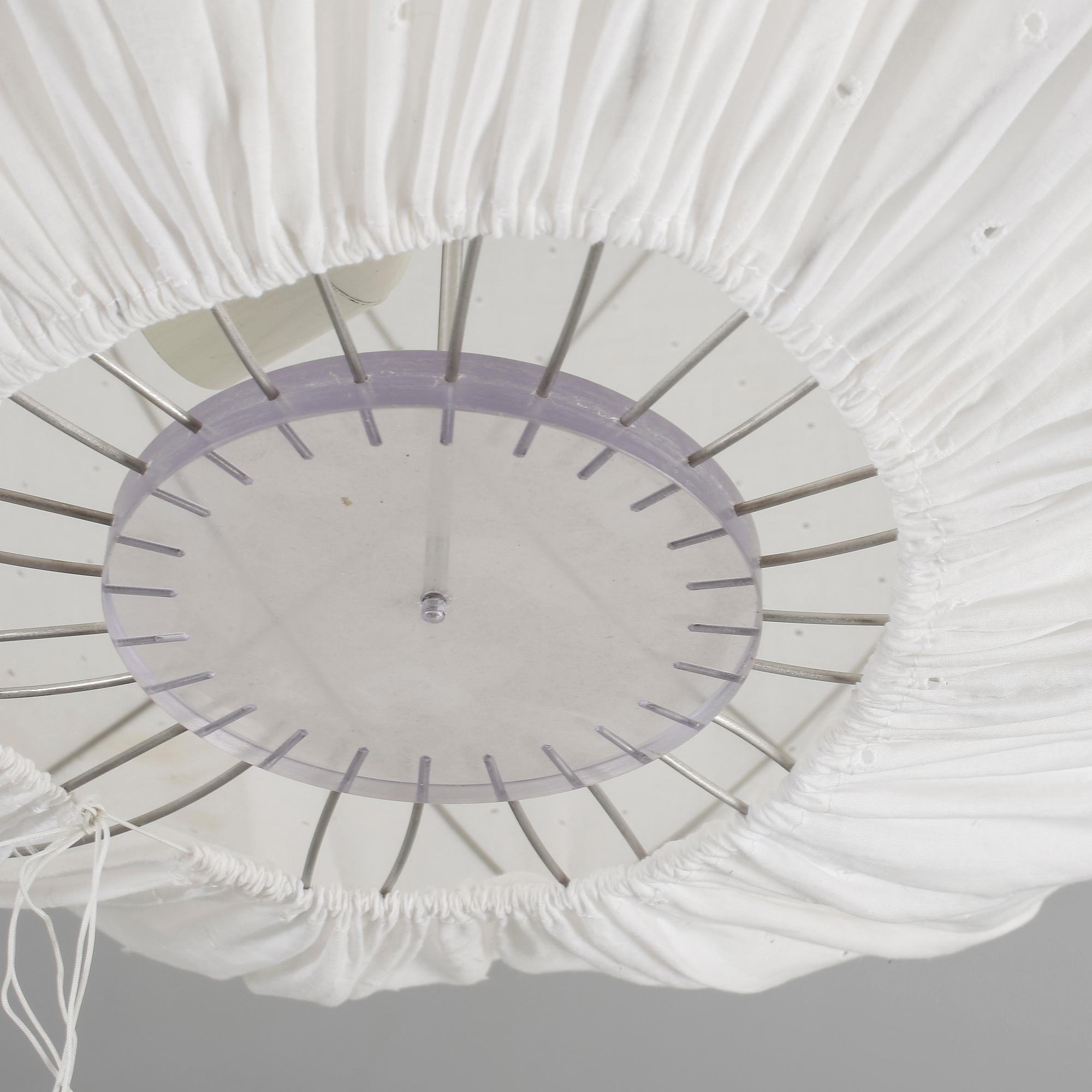 TAKLAMPA, "Pia", Tore Ahlsén, Gärsnäs, 1900-talets andra hälft. Höjd ca 85 cm.