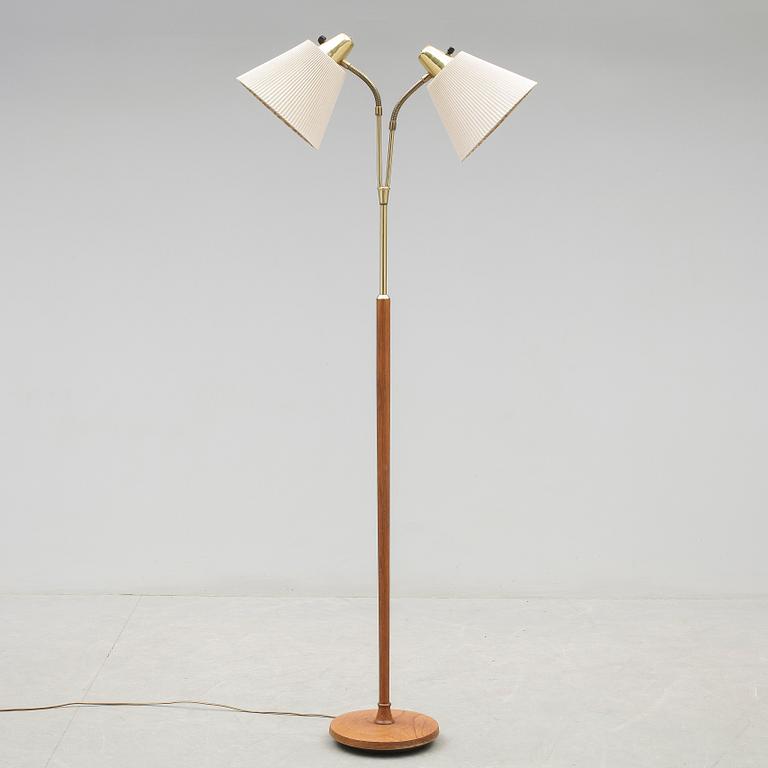 GOLVLAMPA, tvåarmad, 1900-talets mitt.