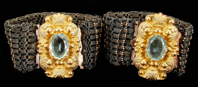 ARMBAND, ett par, senempire, 1800-talets första hälft.