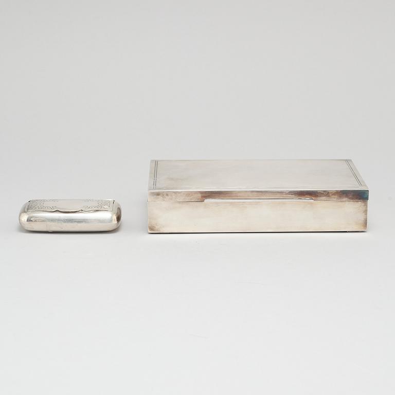 A silver box and a snuffbox, partly C G Hallberg in Stockholm, 1960.