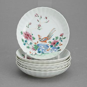 ASSIETTER, 6 st, porslin, Qingdynastin, Qianlong (1736-95).