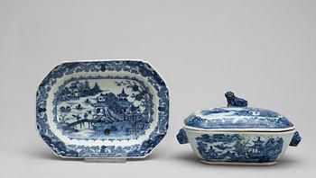 339. A blue and white butter tureen with cover and stand, Qing dynasty, Qianlong (1736-95).