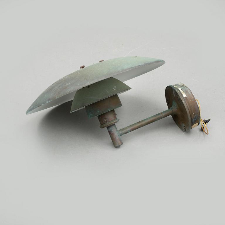 VÄGGLAMPA, för utomhusbruk, "PH", Poul Henningsen för Louis Poulsen, Danmark, 1900-tal.