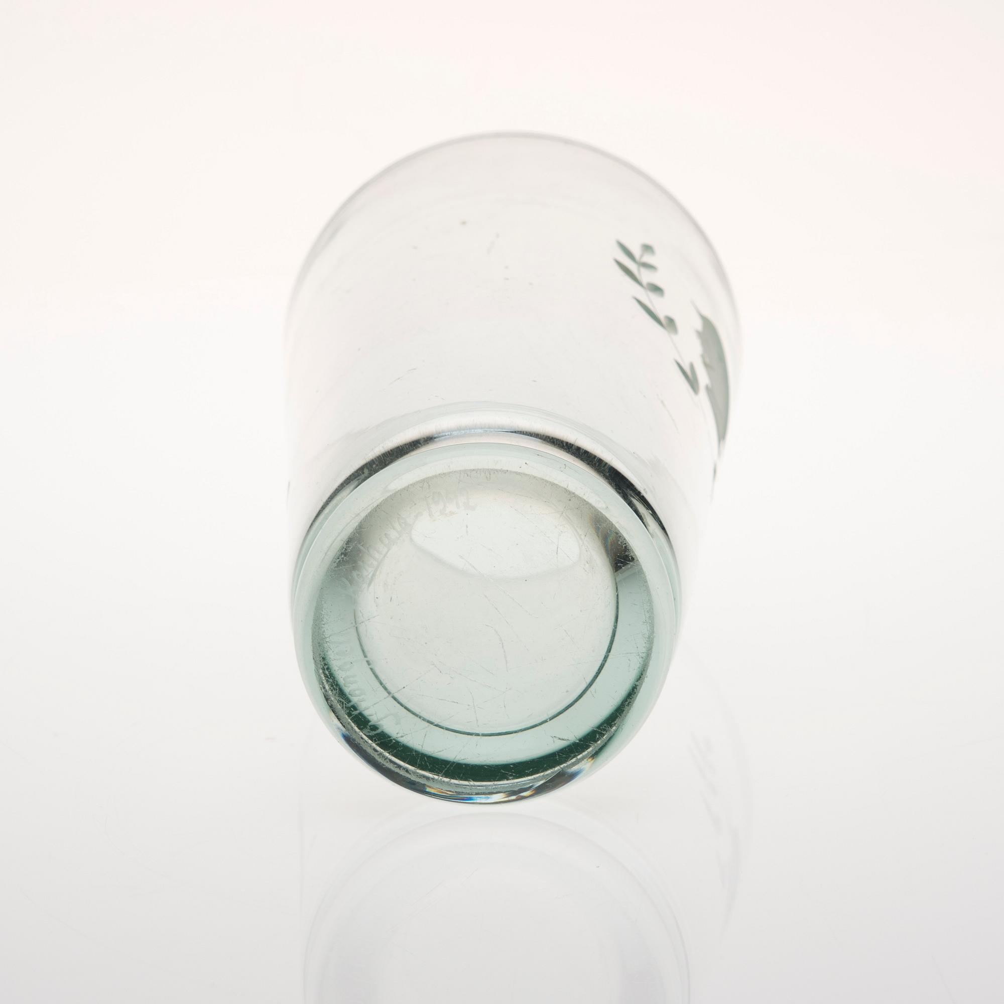 VAS, glas, signerad G. Hongell, Karhula 1942.