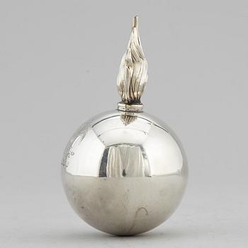 Sugar caster, silver,  Goldsmiths & Silversmiths Co, London 1904-1905.
