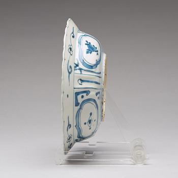 A blue and white bowl, Ming dynasty, Wanli (1572-1620).