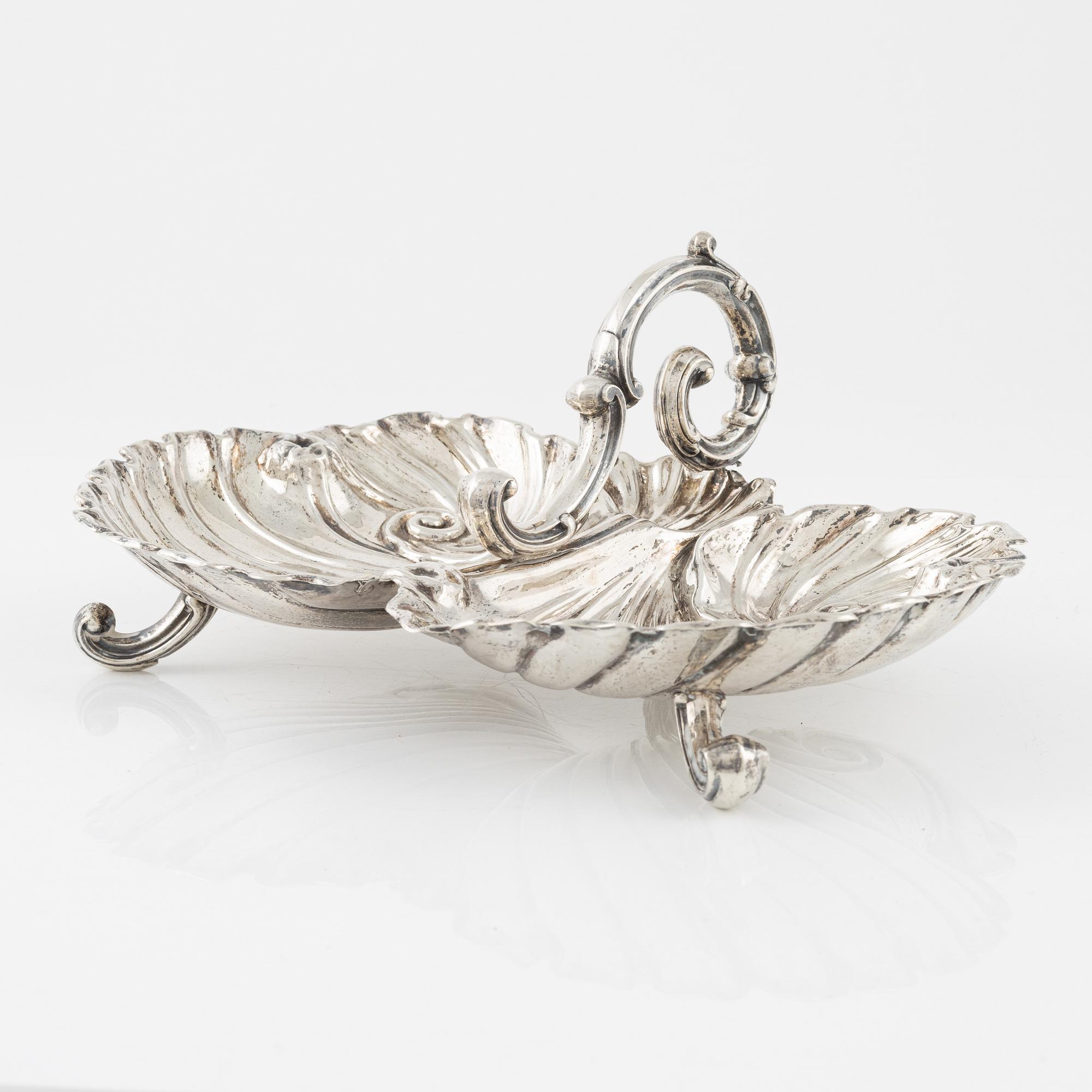 Gustaf Theodor Folcker, serveringsskål, silver, nyrokoko, Stockholm 1853.