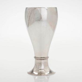 Maljakko, hopeaa, Kultakeskus, Hämeenlinna 1932. N 633 g.