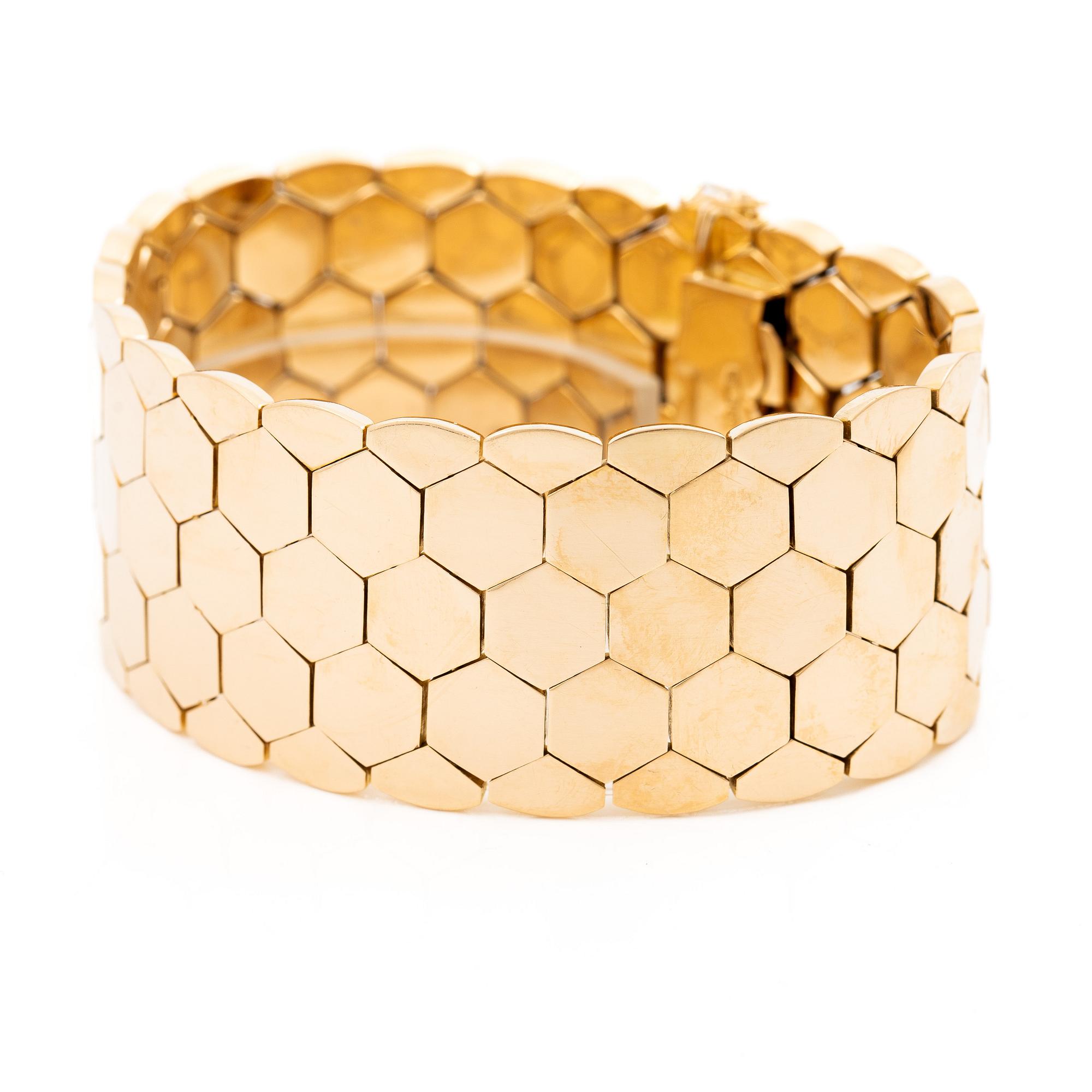 18K gold bracelet.